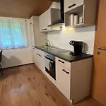 Crown Living - Ideal Fuer Feriengaeste, Geschaeftsreisende Und Monteure, Self Check-in, Parkplatz, Kueche クルムバハ