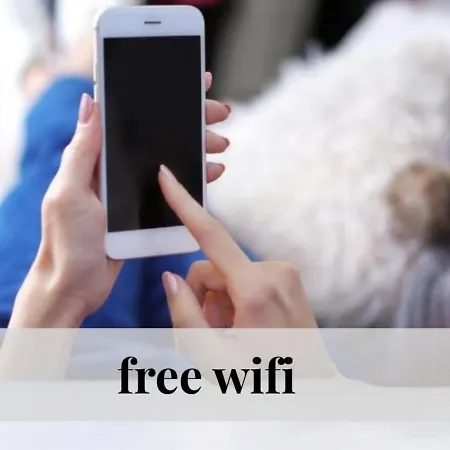 Crown Living - Highspeed Wifi - Self Check-in & Parking クルムバハ