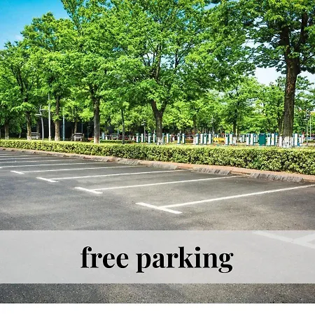 Crown Living - Highspeed Wifi - Self Check-in & Parking *