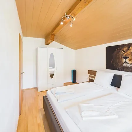 Crown Living - Highspeed Wifi - Self Check-in & Parking *