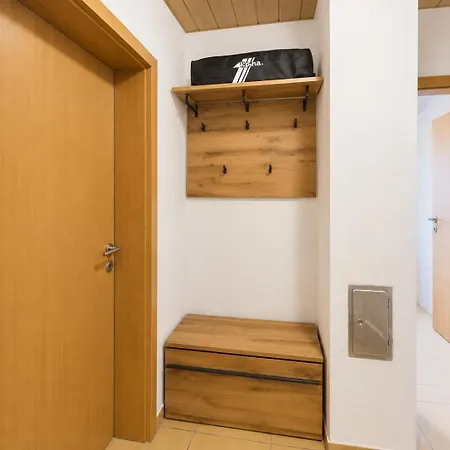 Crown Living - Highspeed Wifi - Self Check-in & Parking アパート *