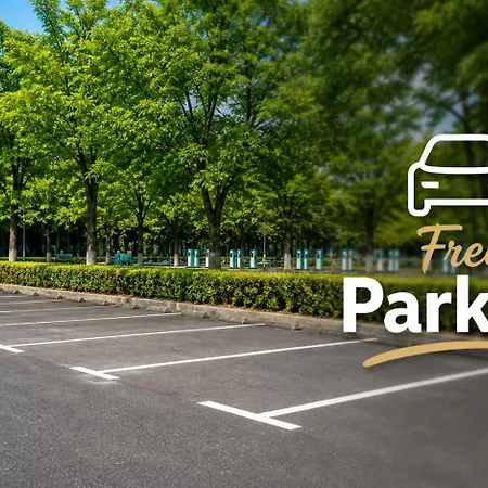 Crown Living - Highspeed Wifi - Self Check-in & Parking *